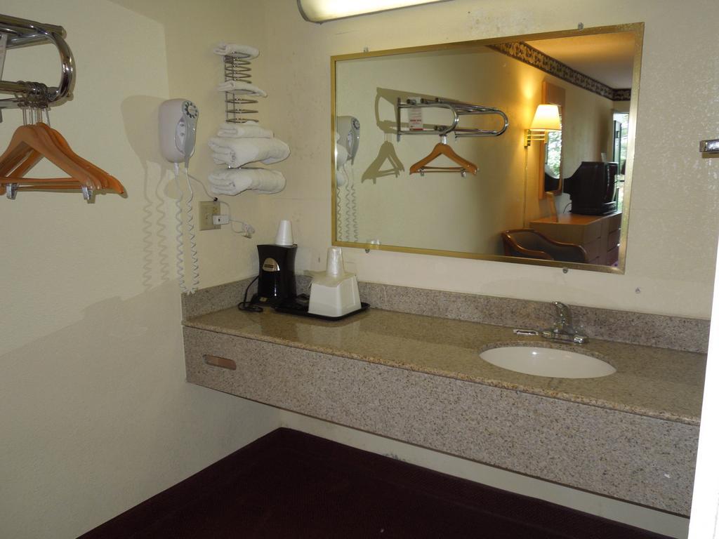Norge Super Inn Williamsburg מראה חיצוני תמונה